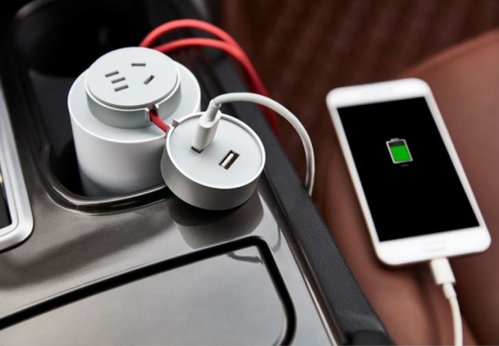 1516628881_xiaomi-car-inverter-c.jpg