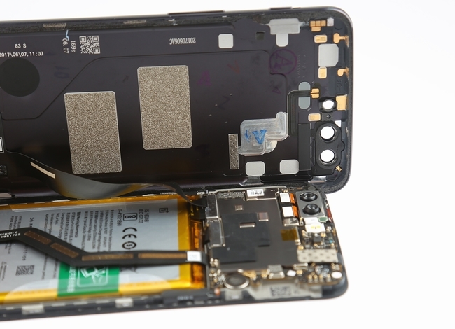 1498381689_oneplus-5-teardown-2-600x400 (1).jpg